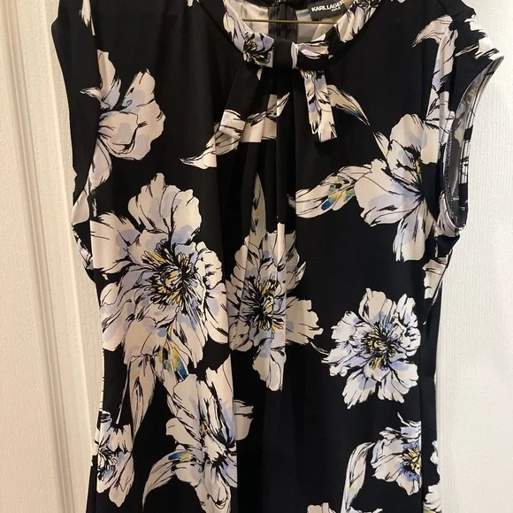 Polyester Top with bow size L - Picture 3 of 6